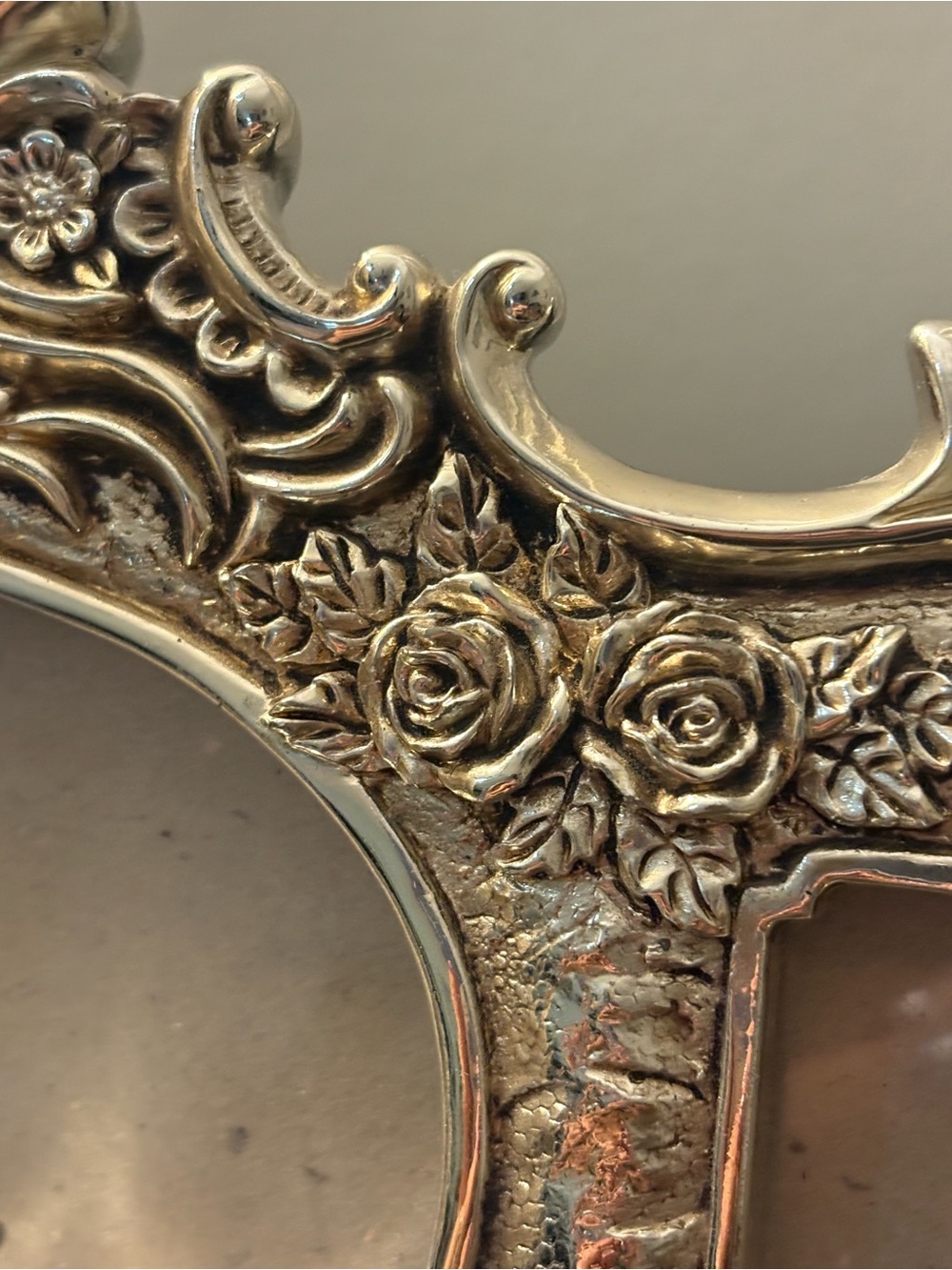 Vintage looking Multi-Opening Silver tone Photo Frame - Picture 2 of 5
